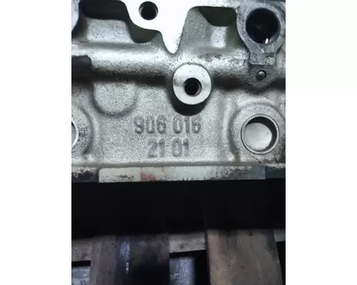 MERCEDES OM 906LA CYLINDER HEAD