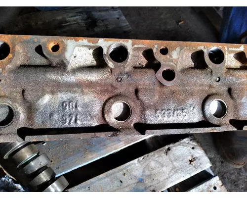 MERCEDES OM904 Cylinder Head