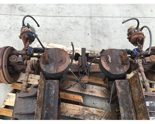 MERITOR 4900 Tag Axle