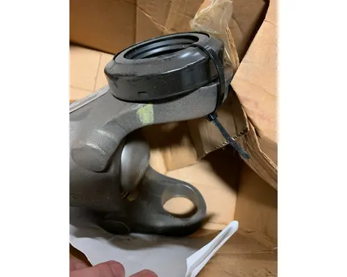 MERITOR RPL25 YOKE