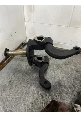 MERITOR  Spindle / Knuckle, Front