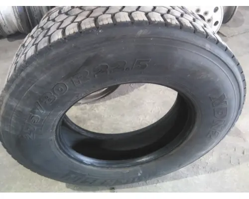 MICHELIN 275/70R22.5 TIRE