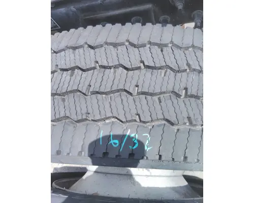 MICHELIN 275/80R22.5 TIRE