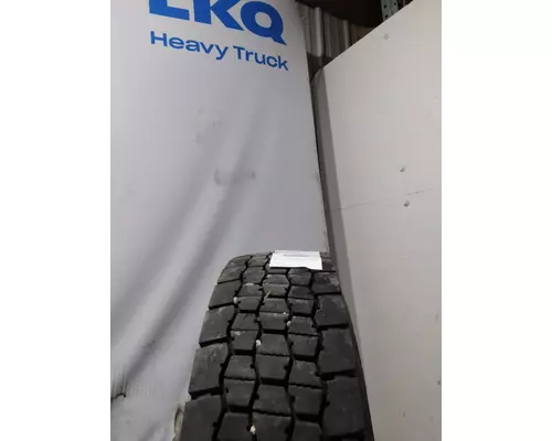 MICHELIN 275/80R22.5 TIRE