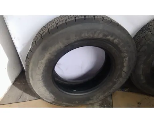MICHELIN 275/80R22.5 TIRE
