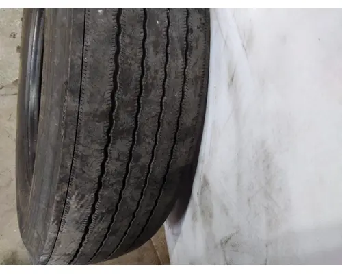 MICHELIN 275/80R22.5 TIRE