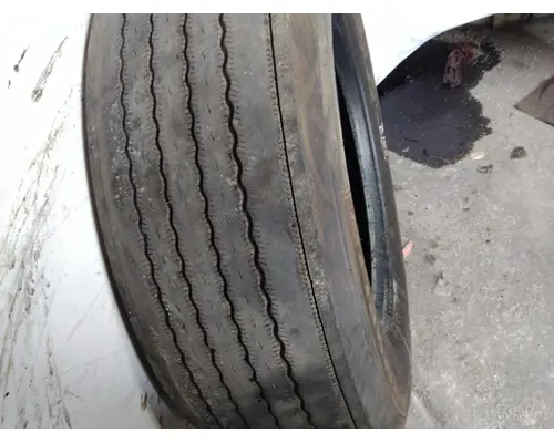 MICHELIN 275/80R22.5 TIRE