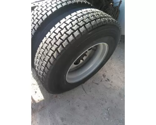 MICHELIN 275/80R22.5 TIRE