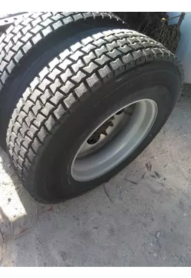 MICHELIN 275/80R22.5 TIRE