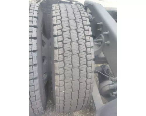 MICHELIN 275/80R22.5 TIRE