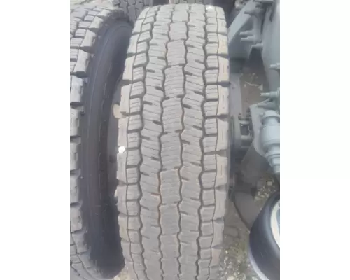 MICHELIN 275/80R22.5 TIRE