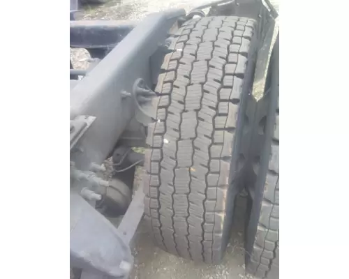 MICHELIN 275/80R22.5 TIRE