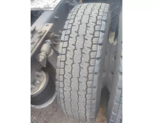 MICHELIN 275/80R22.5 TIRE