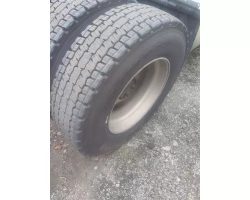 MICHELIN 275/80R22.5 TIRE