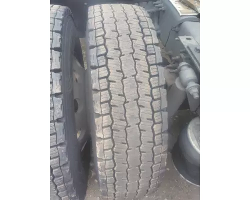 MICHELIN 275/80R22.5 TIRE