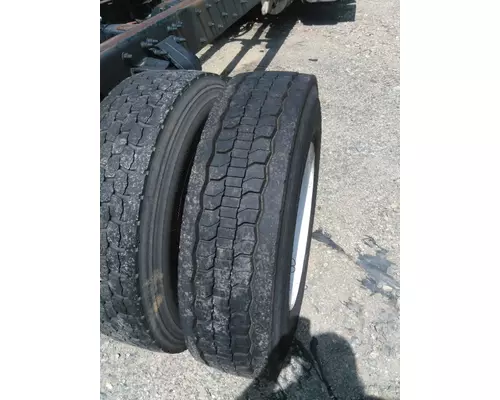 MICHELIN 275/80R22.5 TIRE