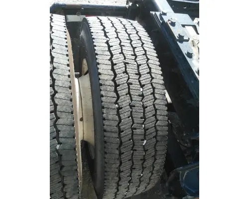 MICHELIN 275/80R22.5 TIRE