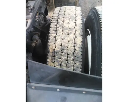 MICHELIN 275/80R22.5 TIRE