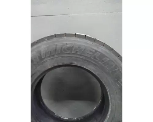 MICHELIN 275/80R22.5 TIRE