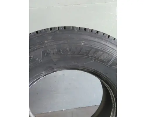MICHELIN 275/80R22.5 TIRE