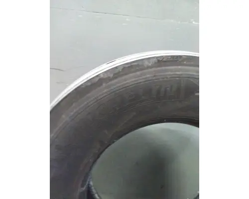 MICHELIN 275/80R22.5 TIRE