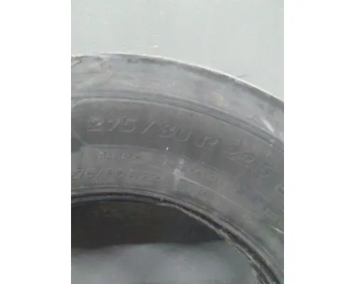 MICHELIN 275/80R22.5 TIRE