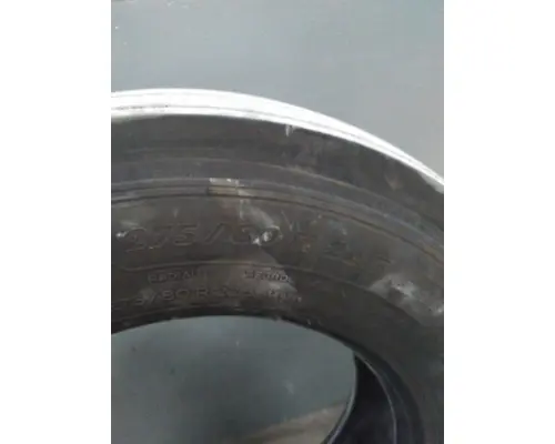 MICHELIN 275/80R22.5 TIRE
