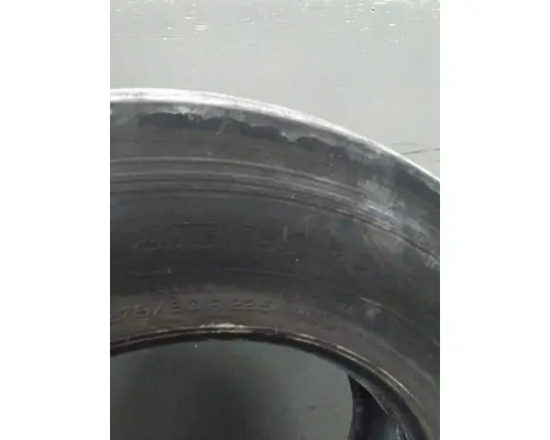 MICHELIN 275/80R22.5 TIRE