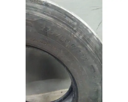 MICHELIN 275/80R22.5 TIRE