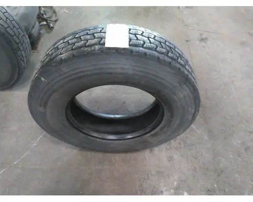 MICHELIN 275/80R22.5 TIRE