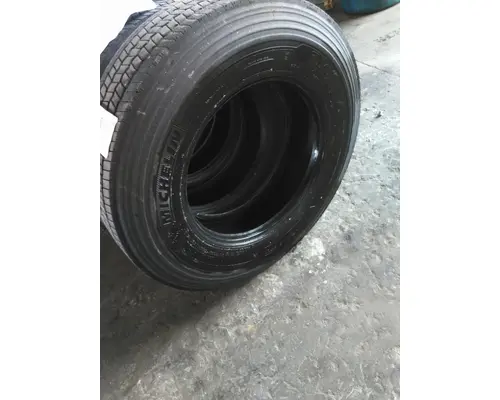 MICHELIN 275/80R22.5 TIRE