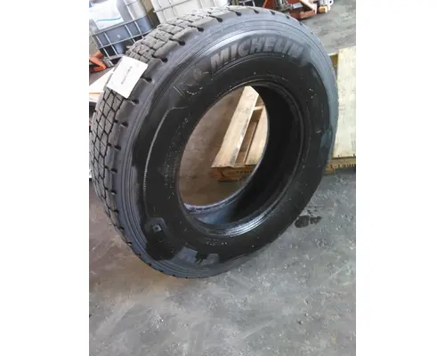 MICHELIN 275/80R22.5 TIRE
