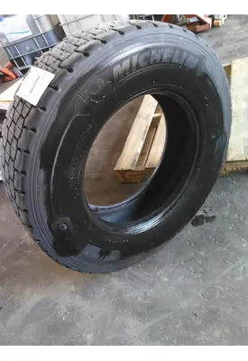 MICHELIN 275/80R22.5 TIRE