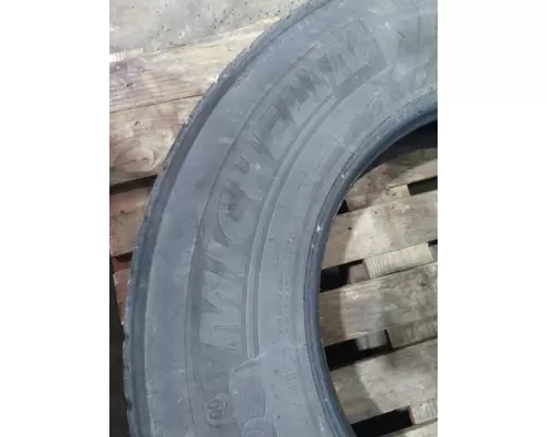 MICHELIN 275/80R22.5 TIRE