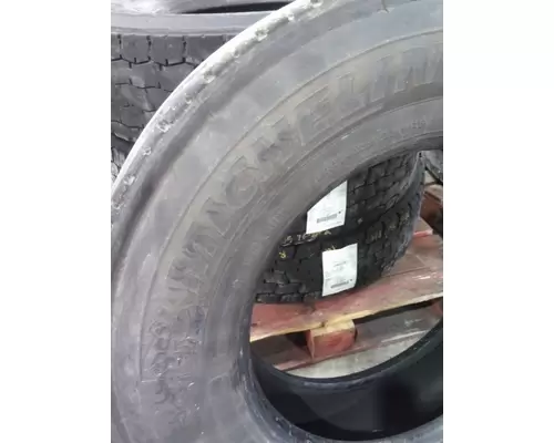 MICHELIN 275/80R22.5 TIRE
