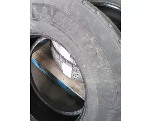 MICHELIN 275/80R22.5 TIRE