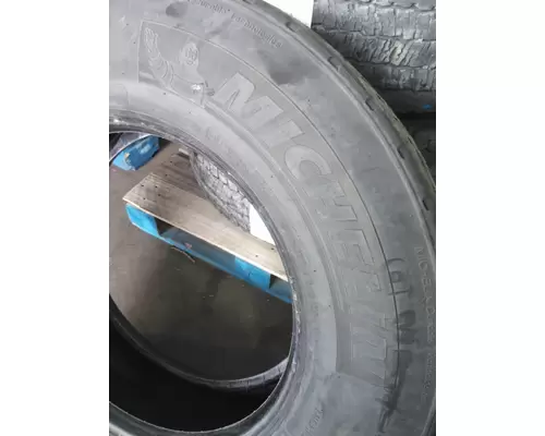 MICHELIN 275/80R22.5 TIRE