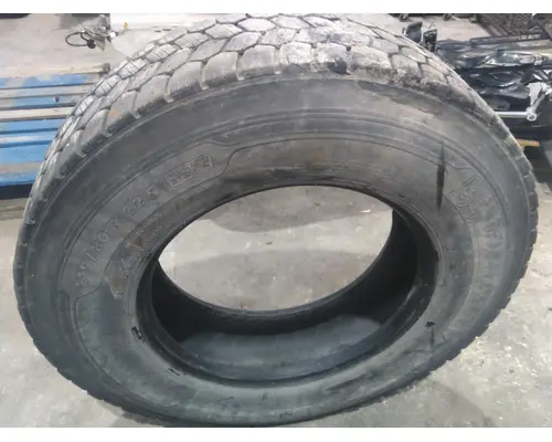 MICHELIN 275/80R22.5 TIRE