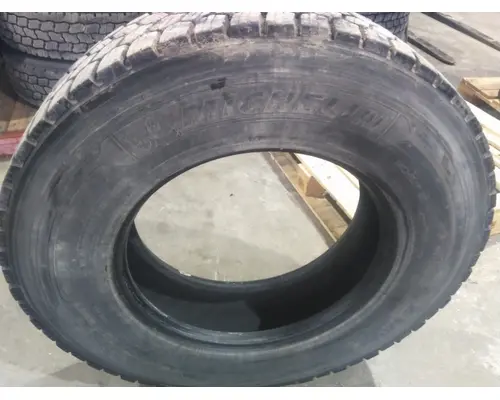 MICHELIN 275/80R22.5 TIRE