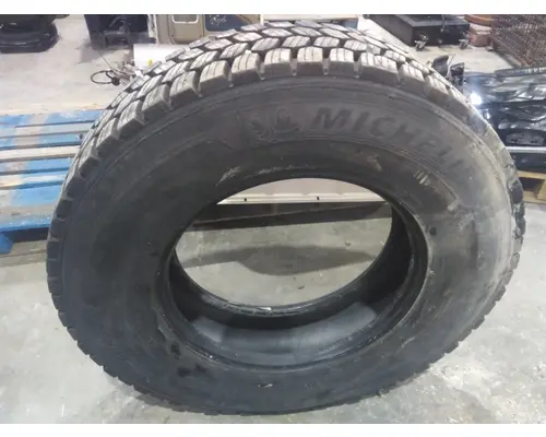 MICHELIN 275/80R22.5 TIRE