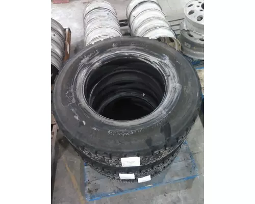 MICHELIN 275/80R22.5 TIRE