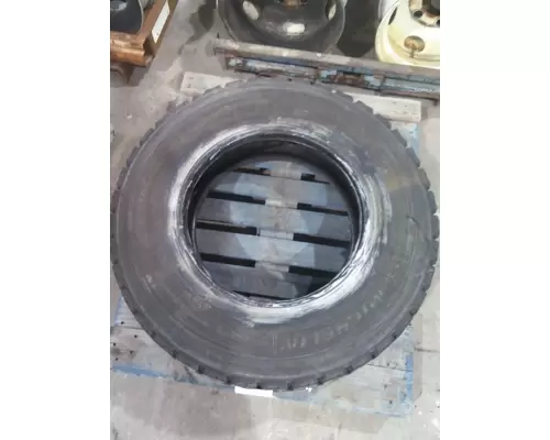MICHELIN 275/80R22.5 TIRE