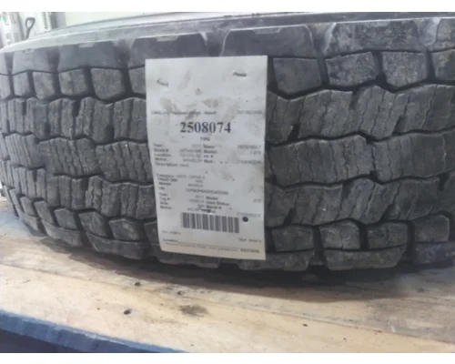 MICHELIN 275/80R22.5 TIRE