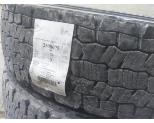 MICHELIN 275/80R22.5 TIRE