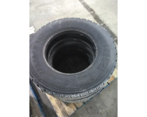 MICHELIN 275/80R22.5 TIRE