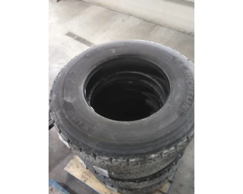 MICHELIN 275/80R22.5 TIRE