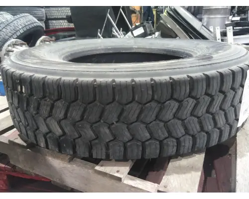 MICHELIN 275/80R22.5 TIRE