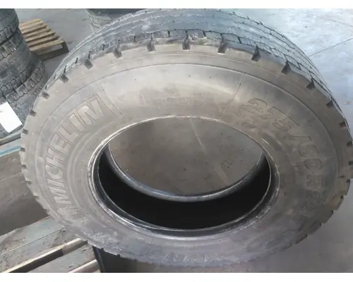 MICHELIN 275/80R22.5 TIRE