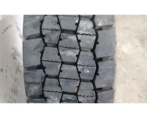MICHELIN 295/75R22.5 TIRE
