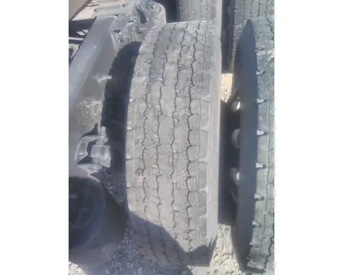 MICHELIN 295/75R22.5 TIRE
